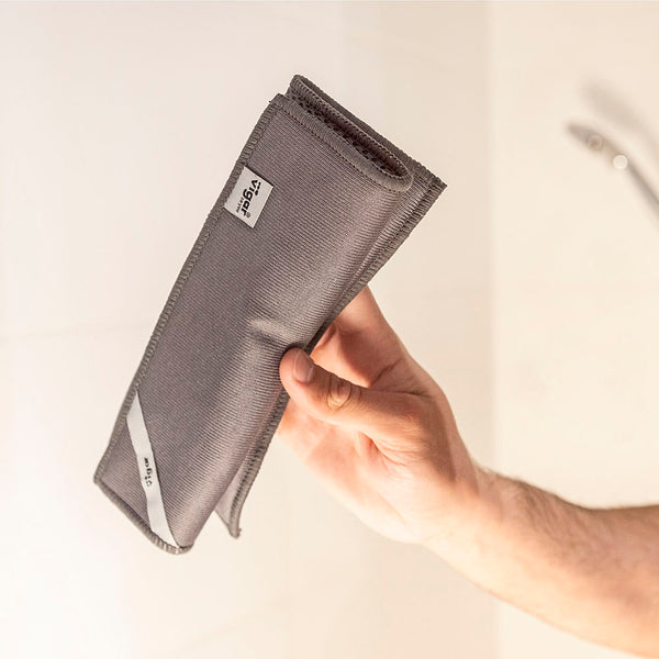 Vigar Basic Squeegee With Microfibre Cloth & 2 Hooks
